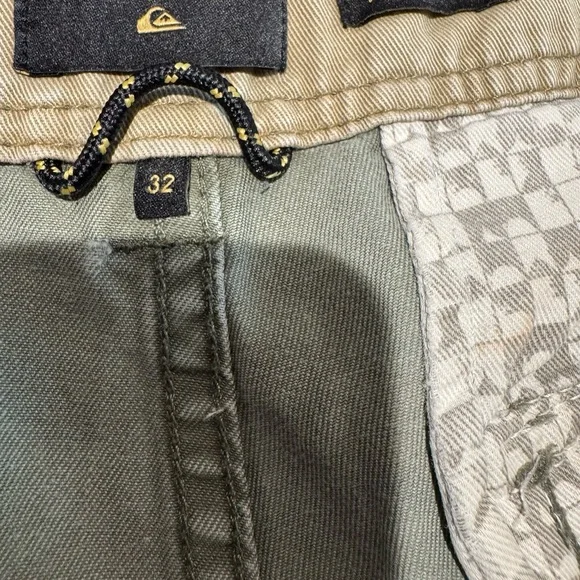 Men's Quicksilver Camouflage Cargo Shorts - Size 32 - Picture 9 of 11